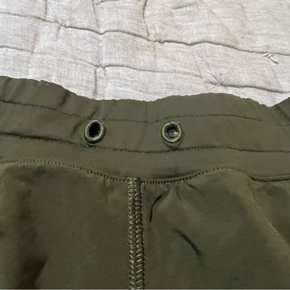 Lululemon Shorts pre-owned size 8 - Picture 8 of 8